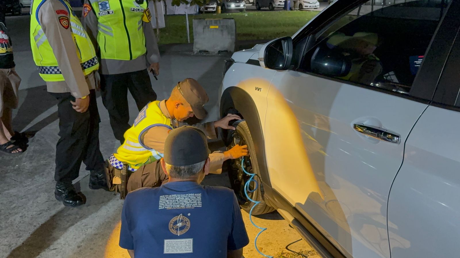 Polri Humanis, Personel Piket Bantu Pengunjung di Rest Area 287 A Cacaban