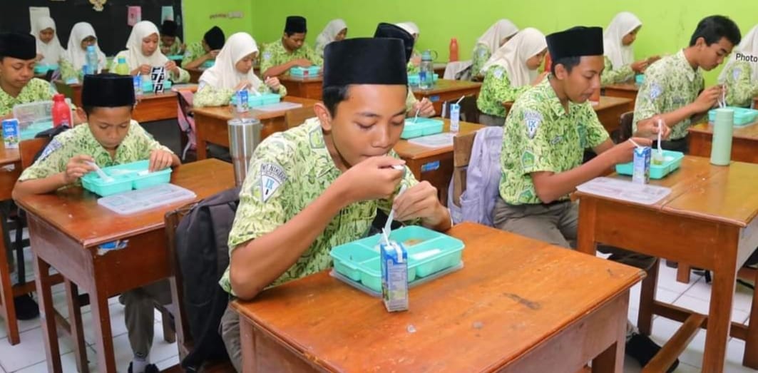 Wantimpres Soroti Uji Coba Makan Bergizi Gratis di Kudus, Fokus Kebersihan dan Pengolahan Makanan   