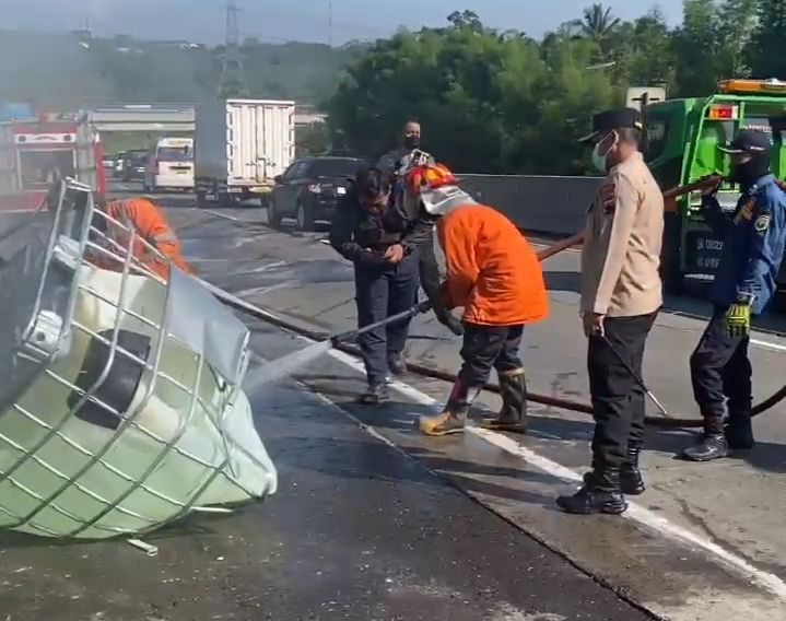 Kecelakaan Karambol Tol Solo-Semarang di KM 428, Libatkan Truk Angkut Bahan Kimia