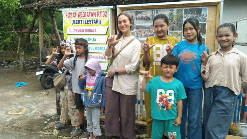 Bule asal Amerika Serikat Kunjungi Grobogan, Kepincut Tawu Sendang di Desa Ngombak