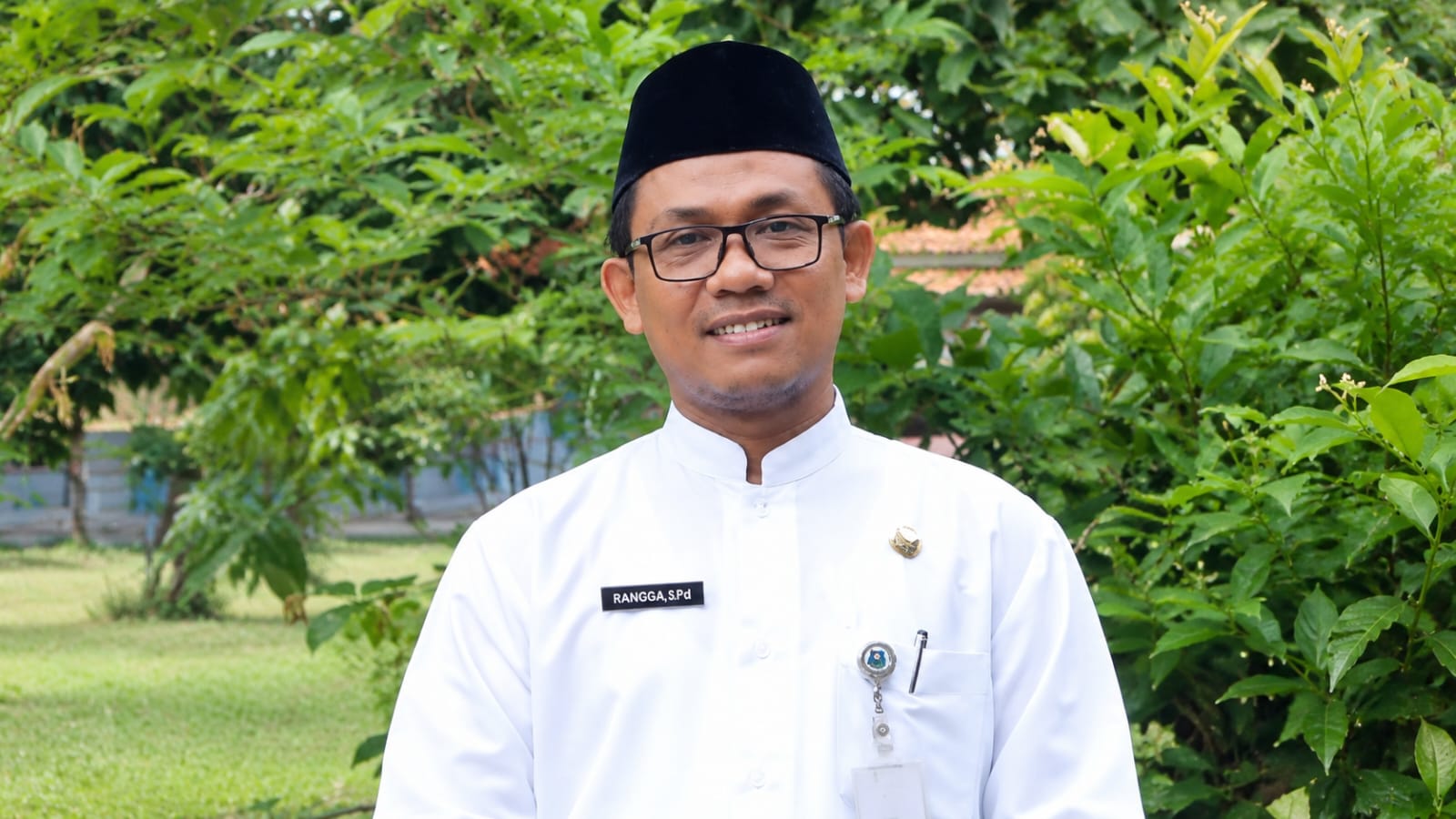 Menyingkap Buku Gus Dur, Tuhan Tidak Butuh Dibela