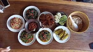 Rekomendasi 5 Menu Makanan yang Wajib Kamu Coba di Kampung Kuliner Kroya! Kamu Wajib Coba