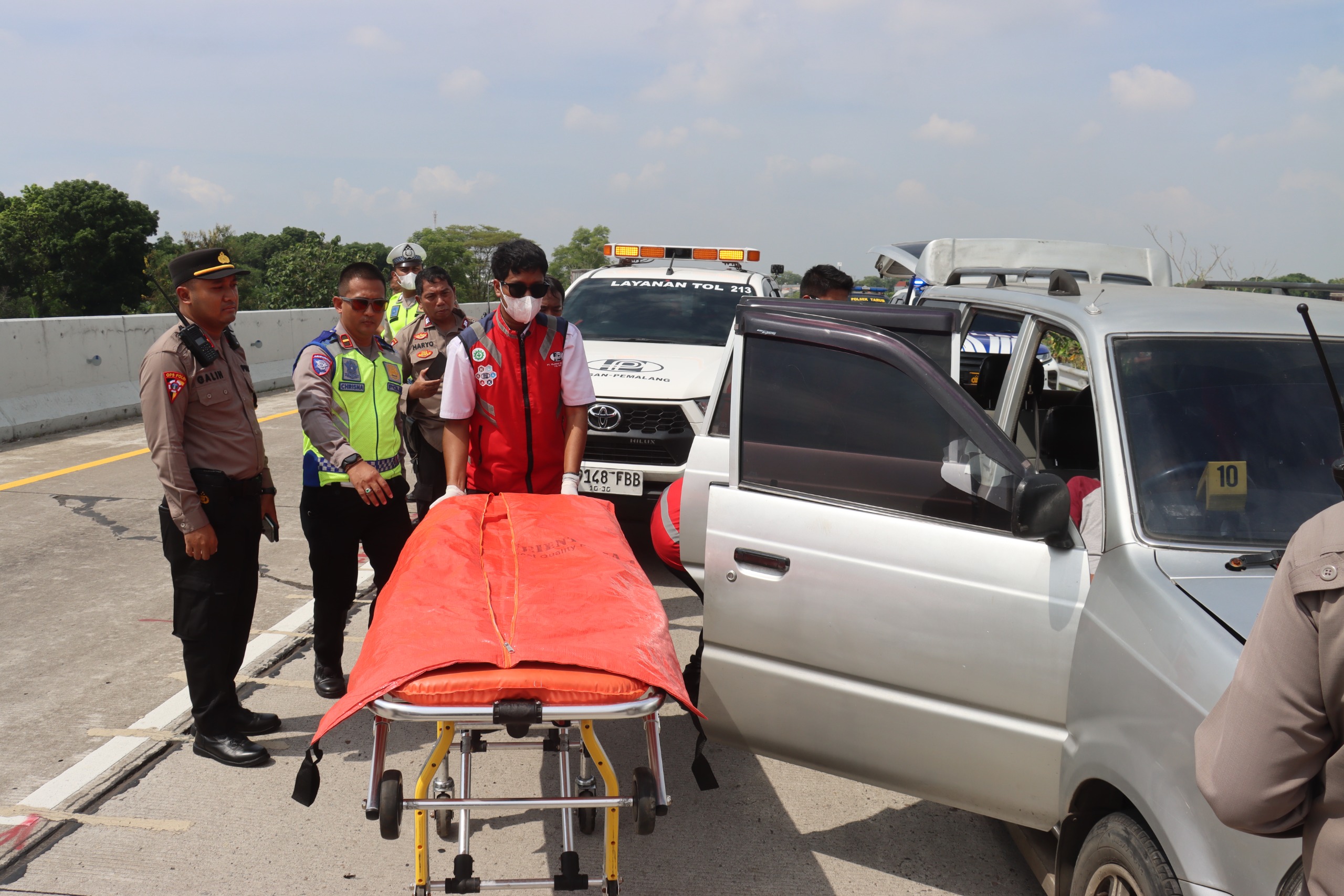 Empat Jasad Ditemukan Dalam Minibus di Lintasan Tol Tegal