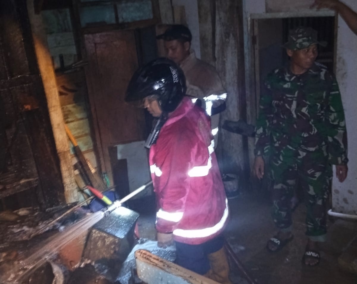 Ditinggal Tarawih, Tungku Dapur Picu Kebakaran Rumah di Batang