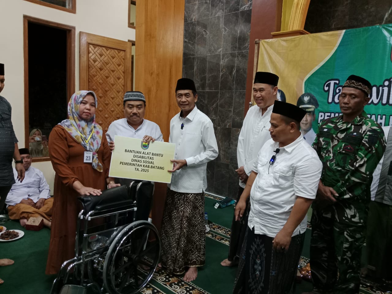 Tarawih Keliling Wabup Batang di Wringingintung, Warga Usul Rehabilitasi Masjid