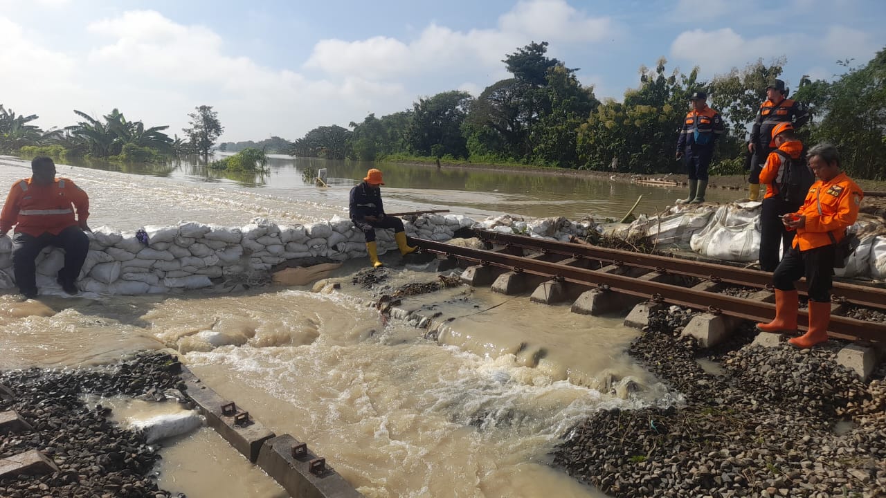 Sungai Tuntang di Grobogan Meluap, Jalur KA Semarang-Surabaya Kembali Tak Bisa Dilalui