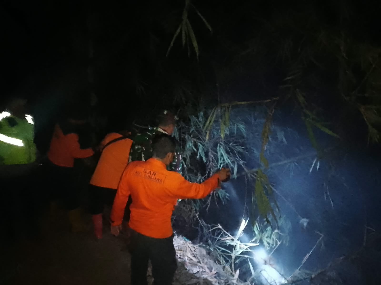 Polsek Bumijawa Tegal Tangani Kebakaran Lahan di Sokasari  