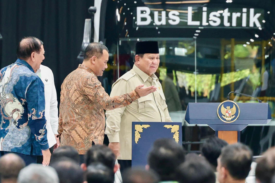 Prabowo Resmikan Pabrik Bus Listrik VKTR di Magelang