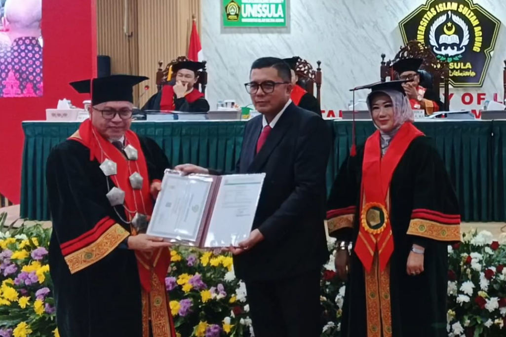 Kritik Regulasi PSN, Wakil Ketua DPRD Jateng Mohammad Saleh Raih Doktor Hukum 