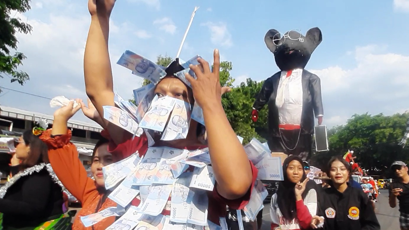 Replika Tikus Berdasi Merah Diarak dalam Festival Bukit Jatiwayang Semarang 