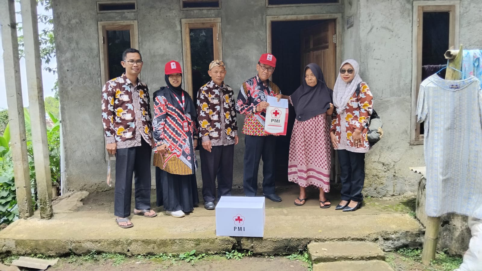 Dua Rumah di Balapulang Tegal Rusak Kena Longsor, PMI Gercep Beri Bantuan