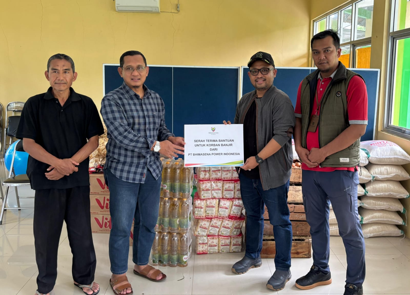 Banjir Melanda, BPI PLTU Batang Salurkan Bantuan Logistik ke Dinsos