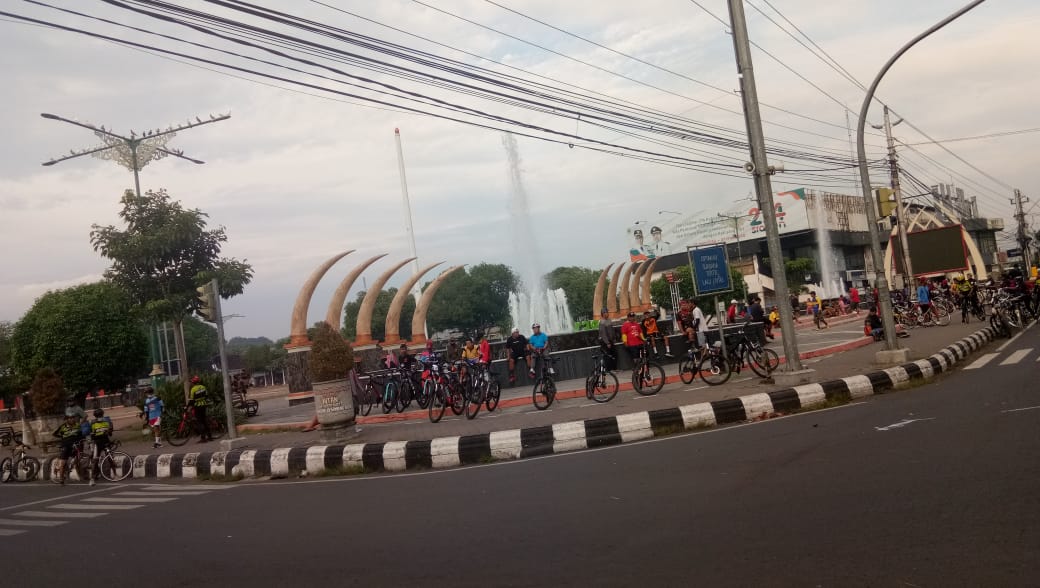 Mantan Bupati Agus Tantang Bupati Terpilih Sigit Pamungkas Bongkar Tugu Gading di Alun-alun