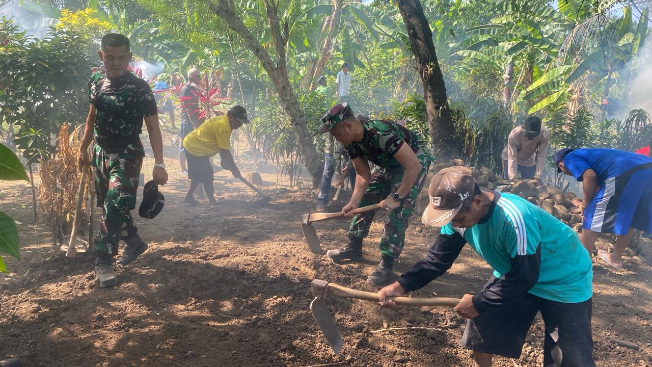 Siswa Diklapa Infanteri Karya Bakti di TPU Mbah Kajen Lebaksiu Kabupaten Tegal 