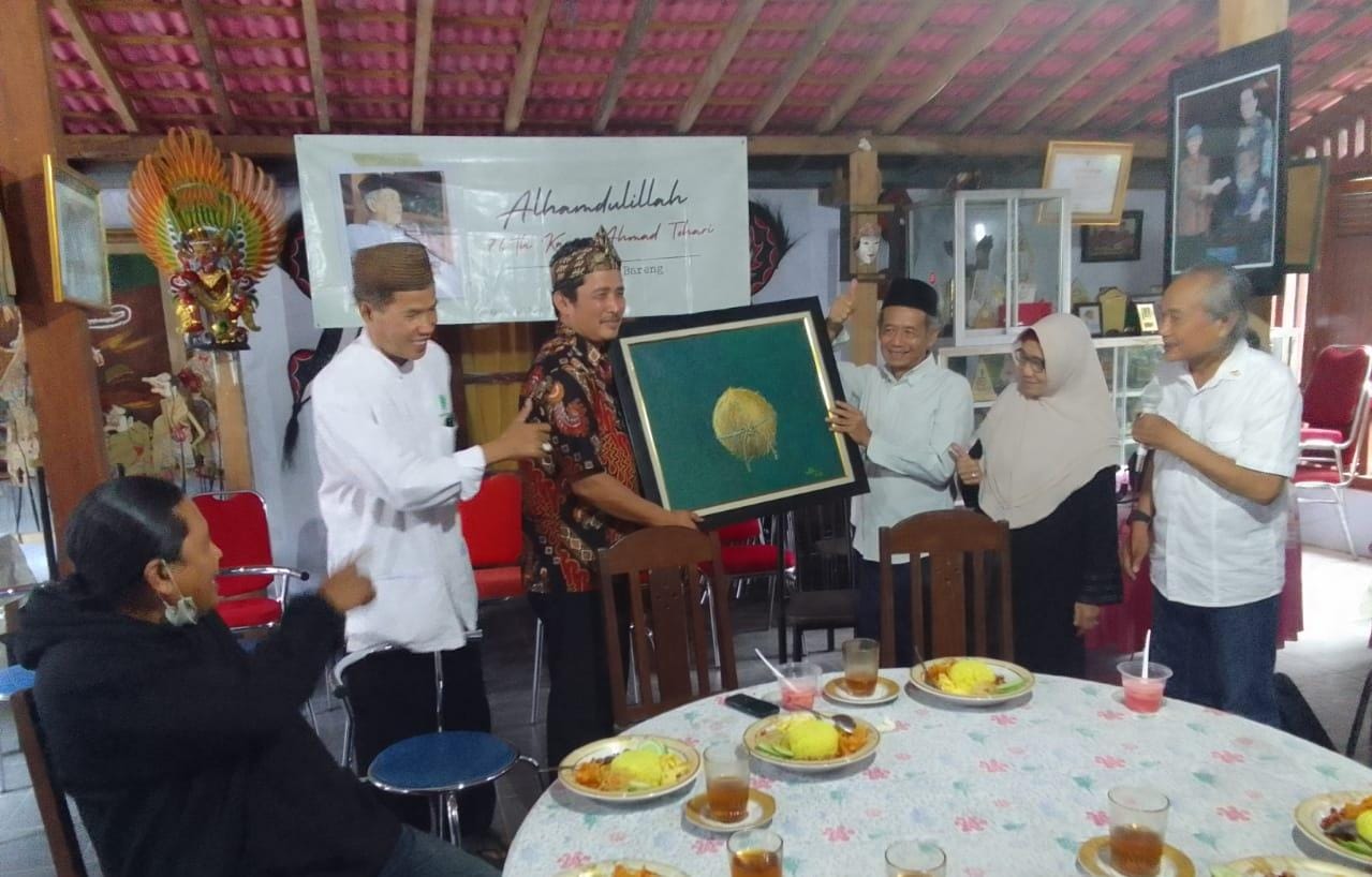 Lukisan Kelapa Ijo dalam Syukuran ke-76 Ahmad Tohari, Novelis Ronggeng Banyumas 