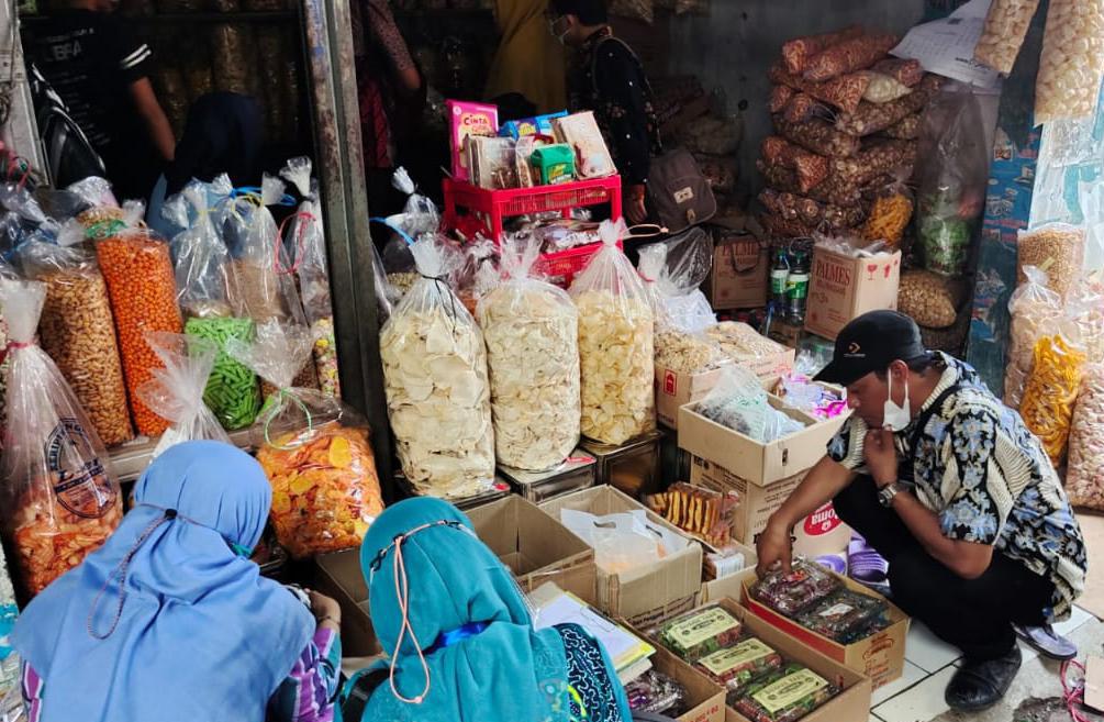 Awas, Snack Curah Tanpa Tanggal Kedaluwarsa di Brebes