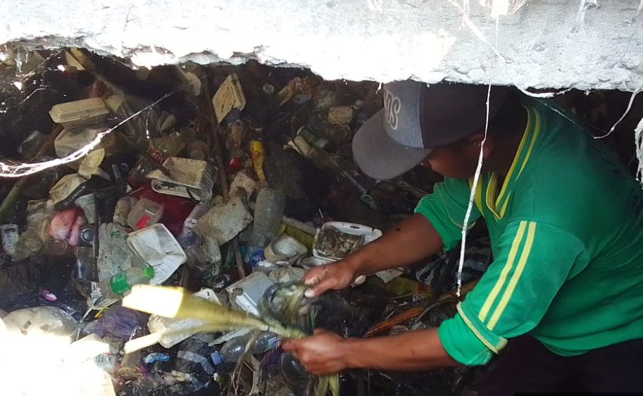 DPUPR Kota Tegal Angkut 88 Ton Sampah Saluran per Hari