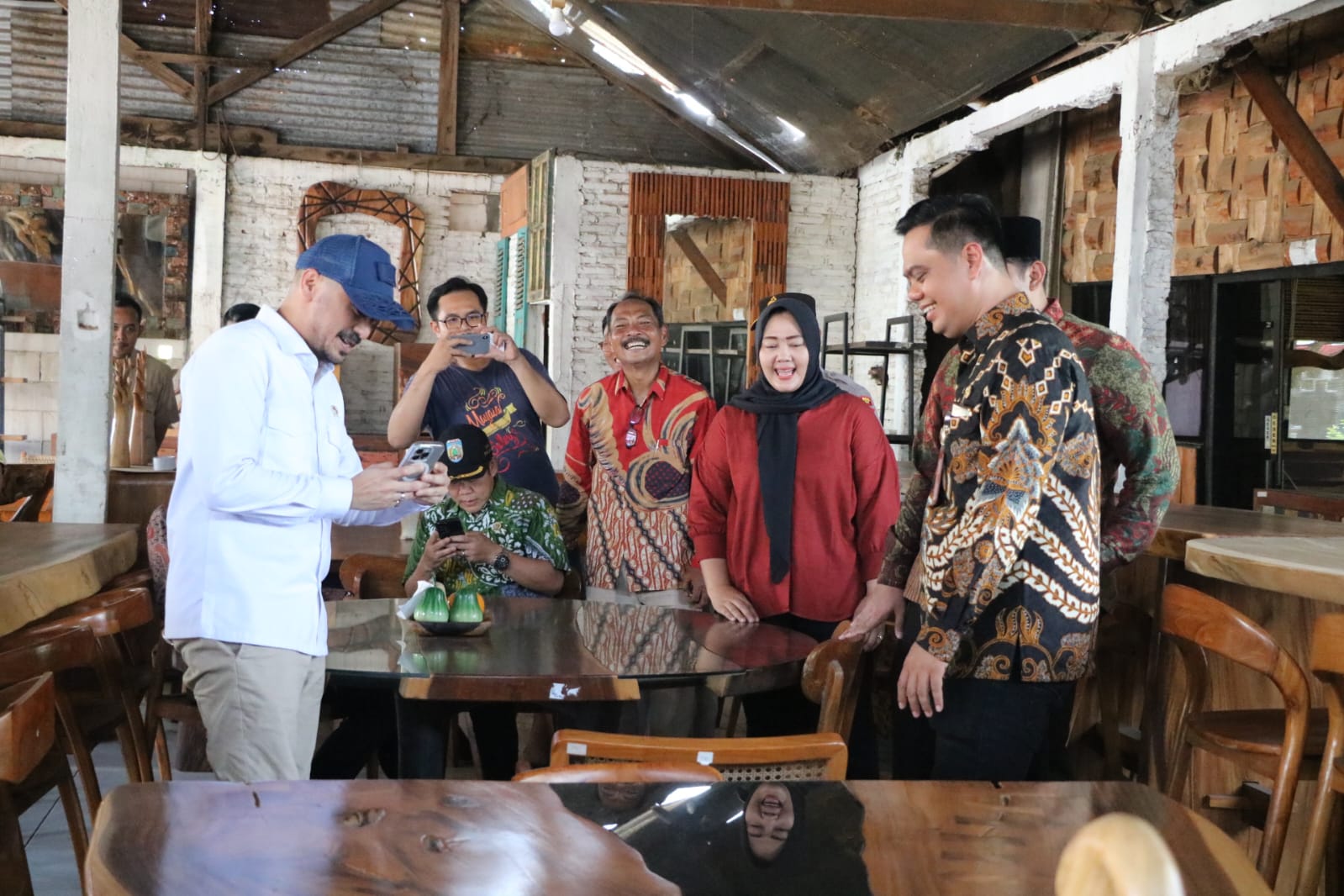 Kunjungi Desa Seni Sukodono Jepara, Wamen Giring Janjikan Hibah Gamelan