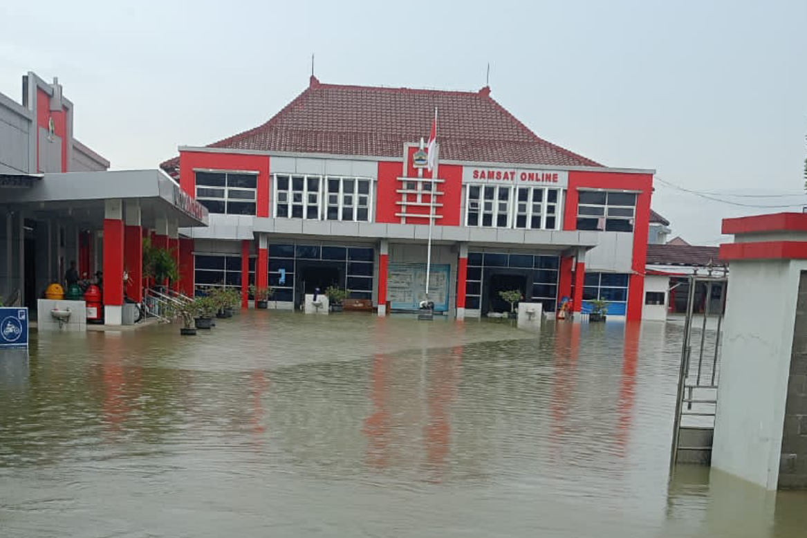 Kantor Samsat Kendal Terendam Banjir Dua Hari, Layanan Pajak Kendaraan Lumpuh