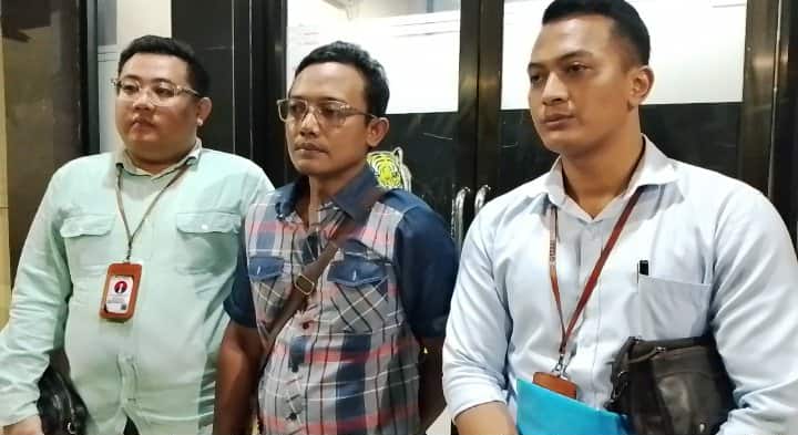 Warga Kaligelang Laporkan Pemilik Showroom di Tegal Ke Polres Pemalang  ‎
