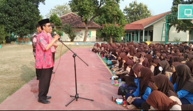 SMP Negeri 1 Talang Sarapan Bersama