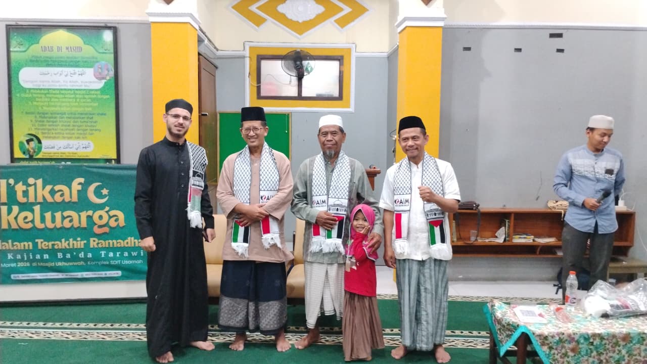 Semarak I'tikaf, Ratusan Jemaah Ikut Kajian Ramadan bersama Syaikh Palestina 
