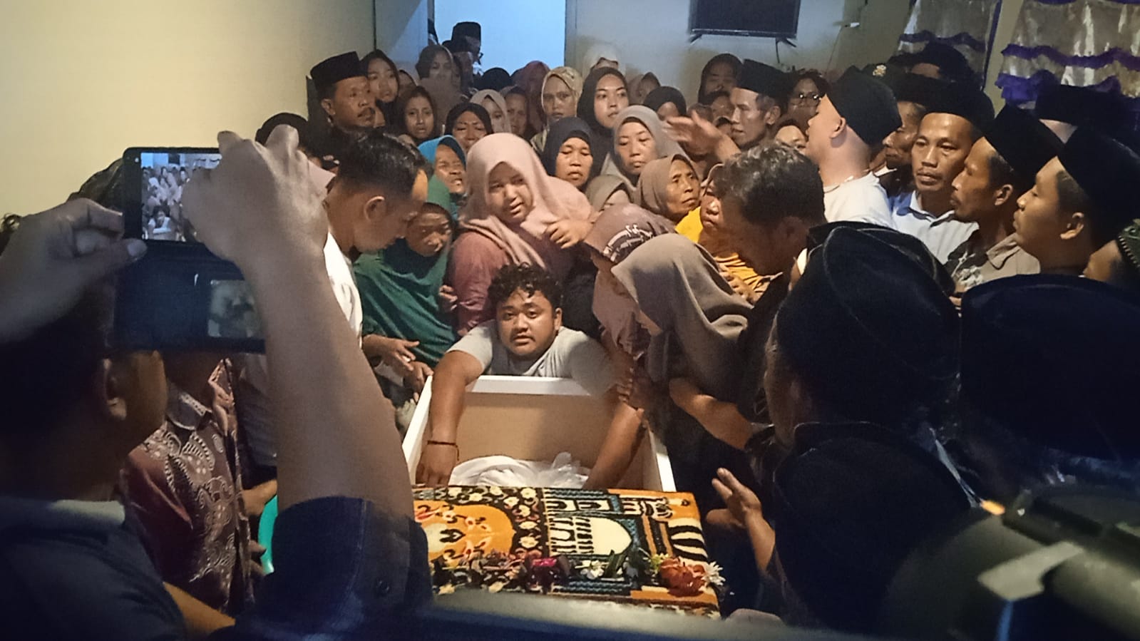 Jenazah Diva Tiba di Desa Ngroto Batang, Isak Tangis Keluarga Pecah 