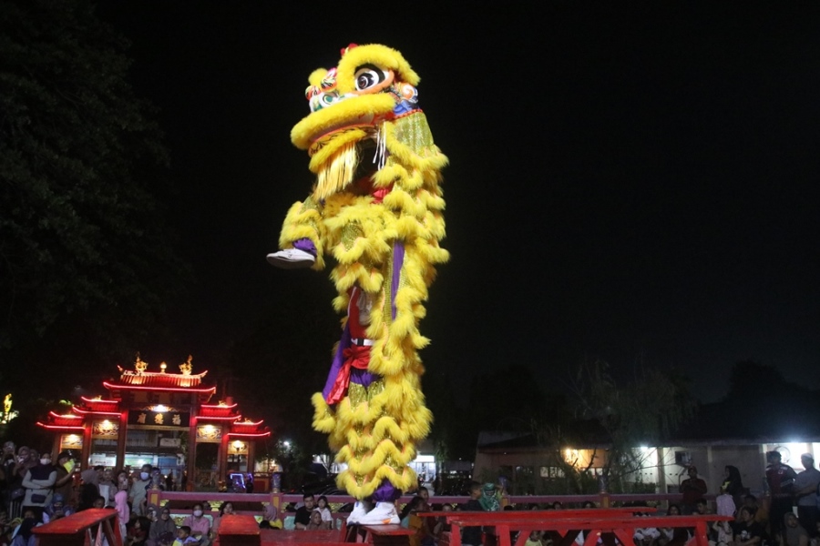 Pertunjukan Barongsai Ramikan Perayaan Cap Go Meh di Blora 