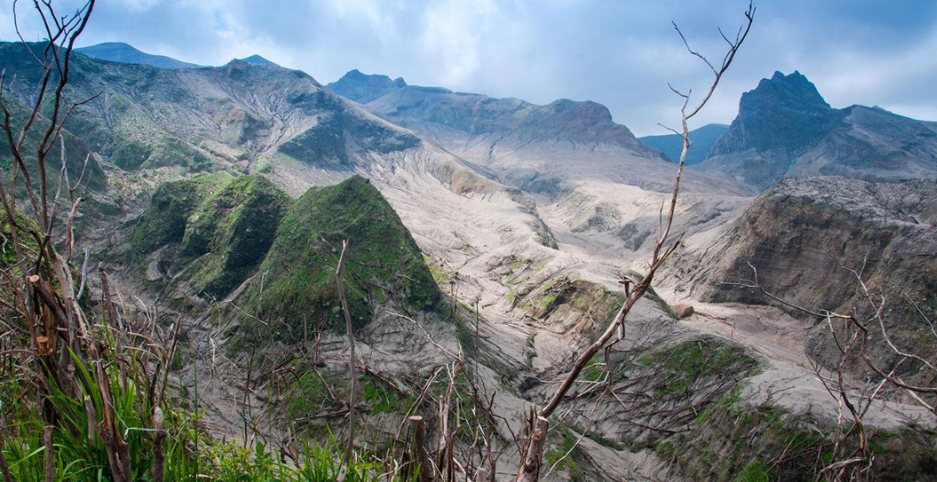 5 Gunung Paling Angker di Jawa Timur dan Kisah Mistis yang Bikin Merinding!