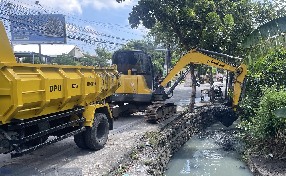 Drainase Jalan Gajah Semarang Tersumbat Sedimen, Aduan Warga Langsung Dibalas Pengerukan