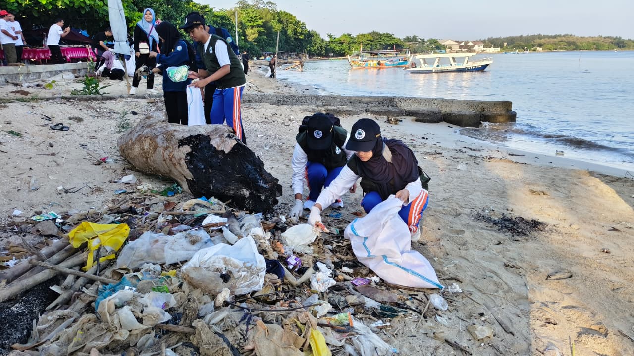 Gerakan Mageri Segoro di Teluk Awur Jepara, 263,7 Kg Sampah Terkumpulkan