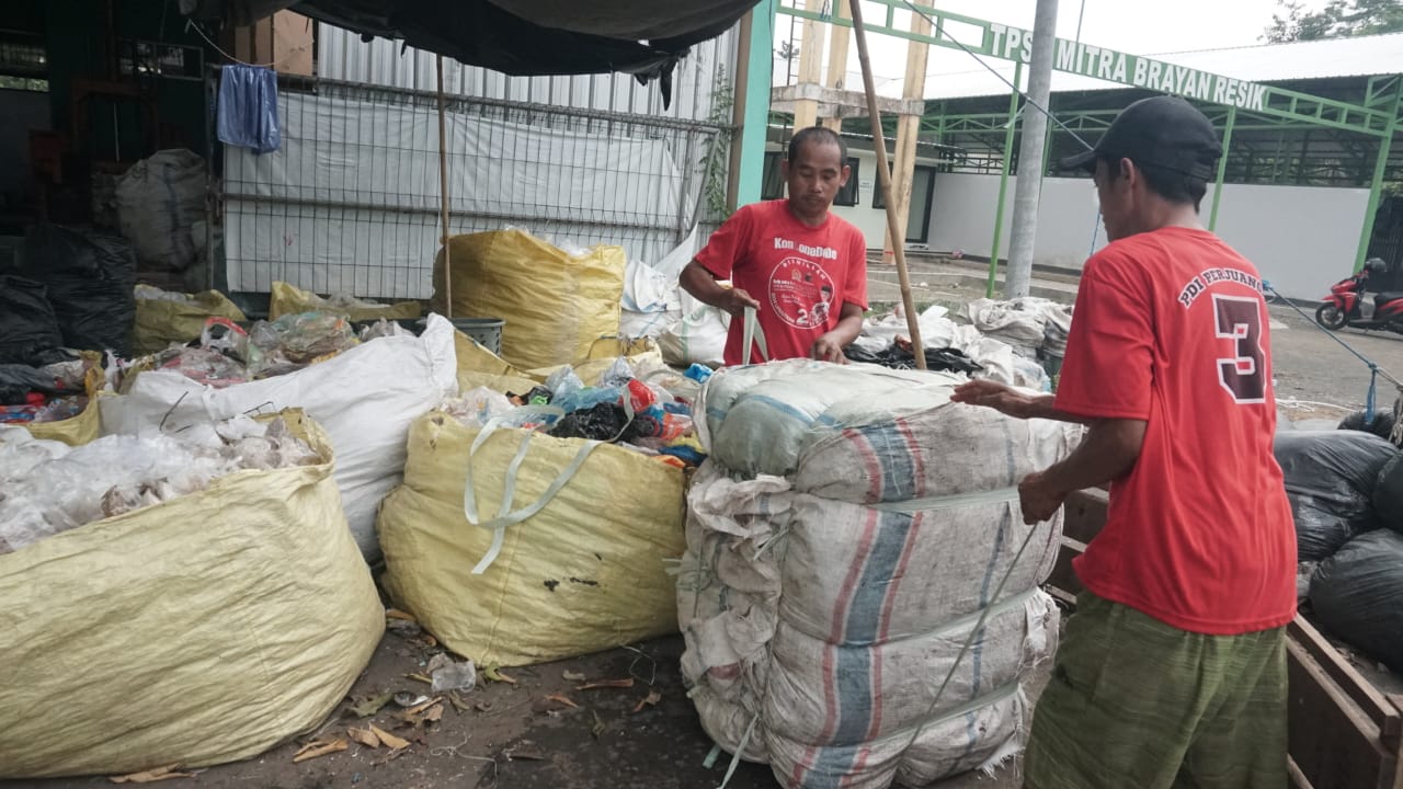 BSI Kota Pekalongan Siap Beli Sampah Warga, Ini Daftar Harganya 