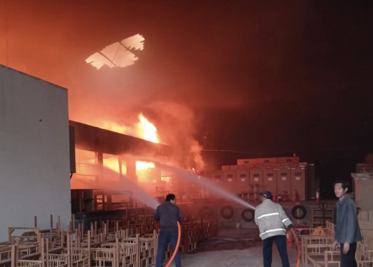 Gudang Mebel Jepara Terbakar Hebat, Pengusaha Merugi Rp 600 Juta