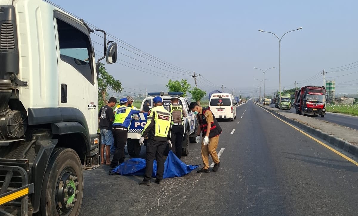 Petaka di Jalan Lingkar Selatan Pati: Bersenggolan Saat Salip Truk, Pekerja Muda Tewas