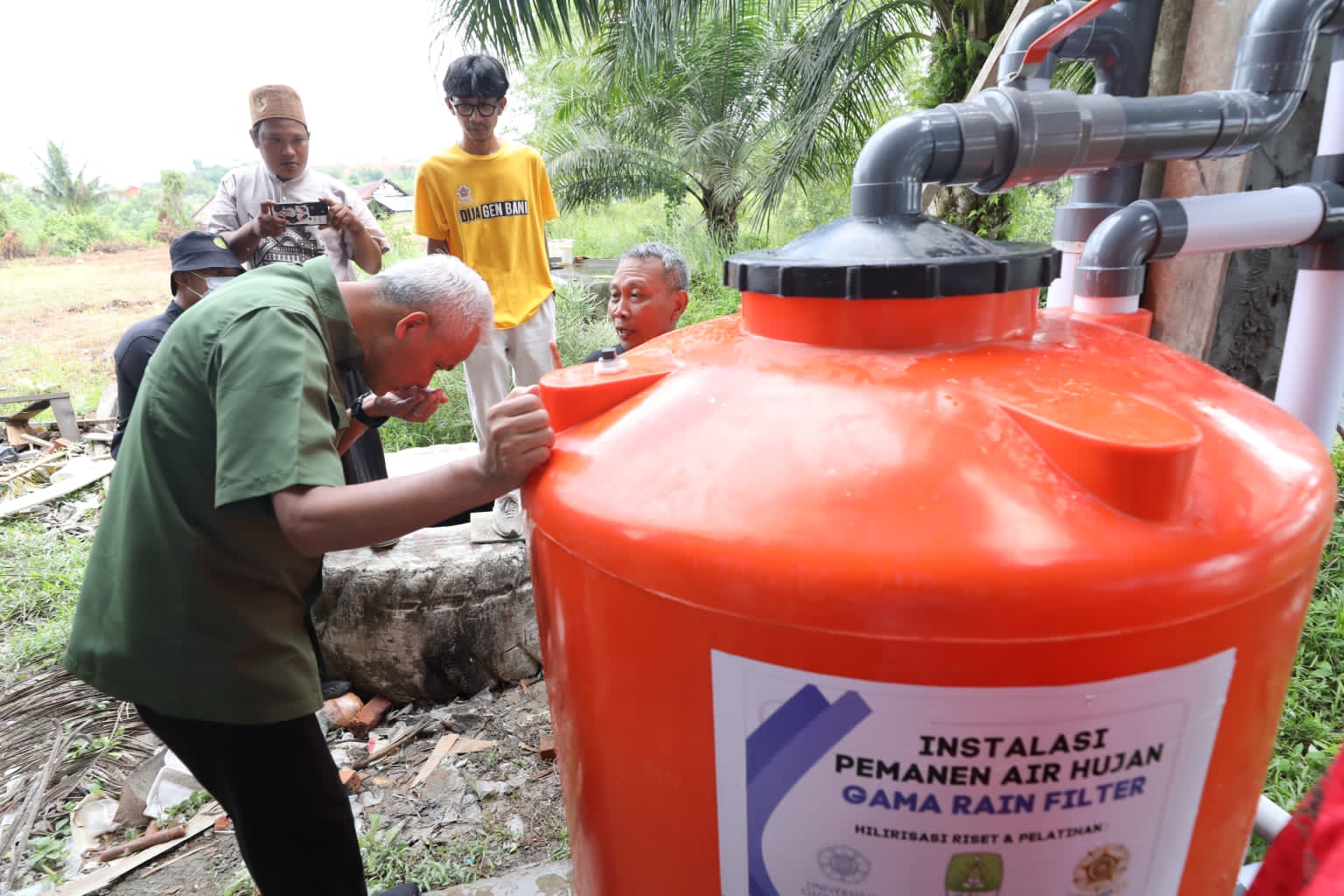 Bersama Kagama, Ganjar Beri Solusi Kekurangan Air di Ponpes Balikpapan