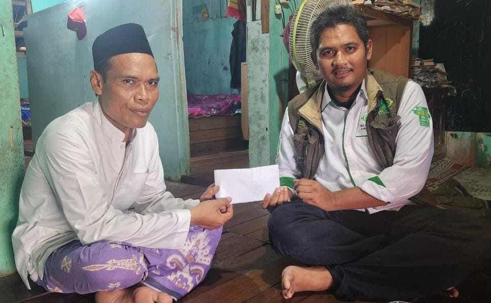 Lazisnu Salurkan Bantuan Perbaikan Madrasah Apung di Dukuh Timbulsloko Demak