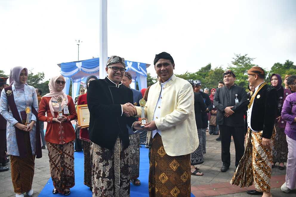 Bupati Faiz Ubah Data jadi Program, Batang Top 10 IDSD Jateng