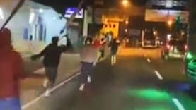 Video Viral! Geng Motor Berkeliaran di Pantura Losari, Kejar-kejaran Sambil Acungkan Senjata Tajam