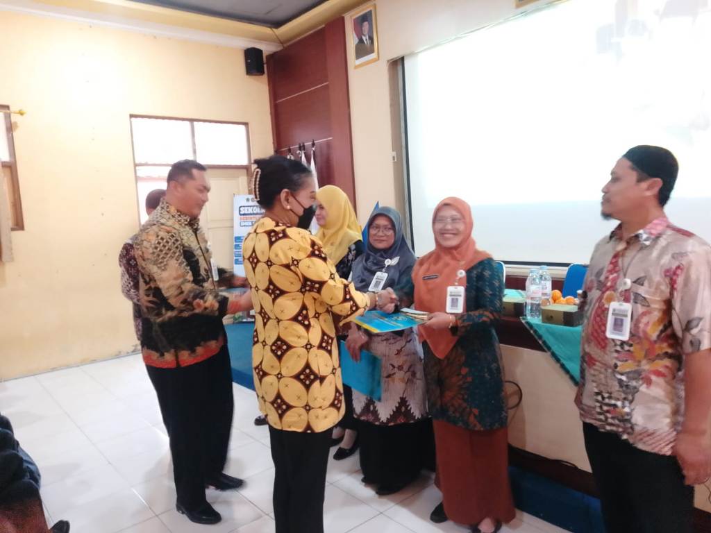 SMK Negeri 1 Tonjong Brebes Gelar IHT dan Salurkan Stimulus Studi S2 bagi Guru
