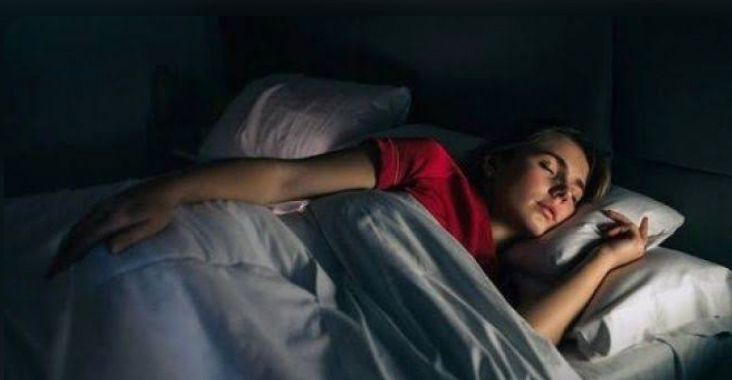 Wow Inilah 9 Manfaat dari Mematikan Lampu Ketika Tidur! Simak Sekarang