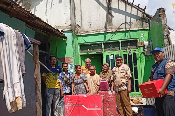 Dinsos Kabupaten Tegal Salurkan Bantuan Korban Rumah Roboh 