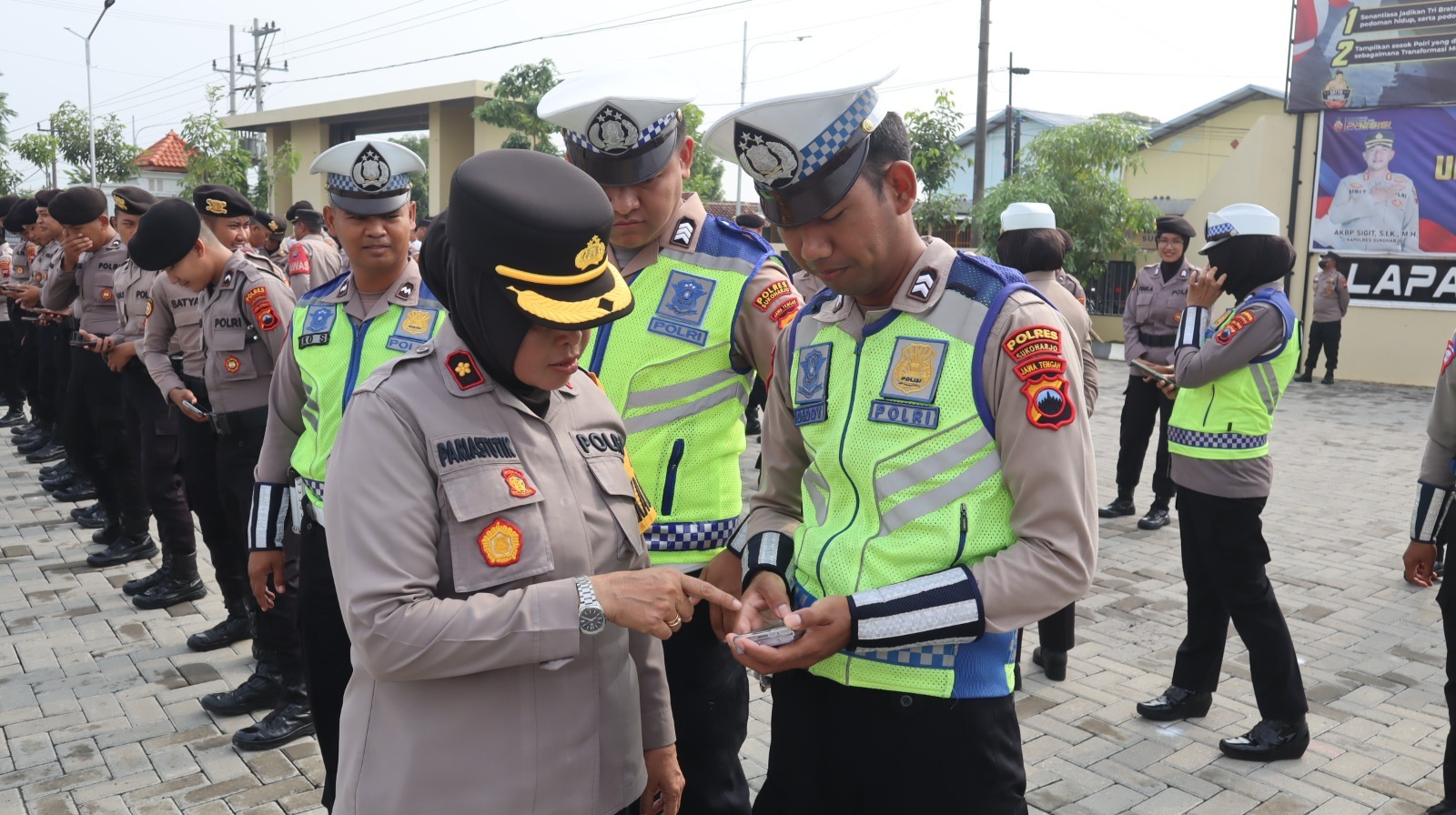 Antisipasi Judi Online, Polres Sukoharjo Gelar Sidak Razia Ponsel Anggotanya