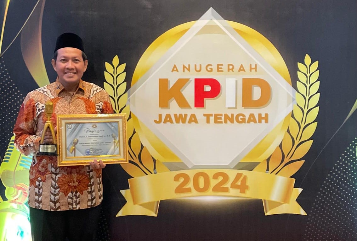 Peduli Media dan Penyiaran, Rektor IAIN Kudus Diganjar Award KPID Jateng 2024