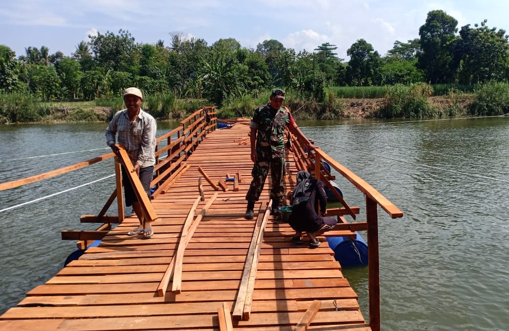 Pemkab Pemalang Bangun Jembatan Apung Penghubung Dua Desa