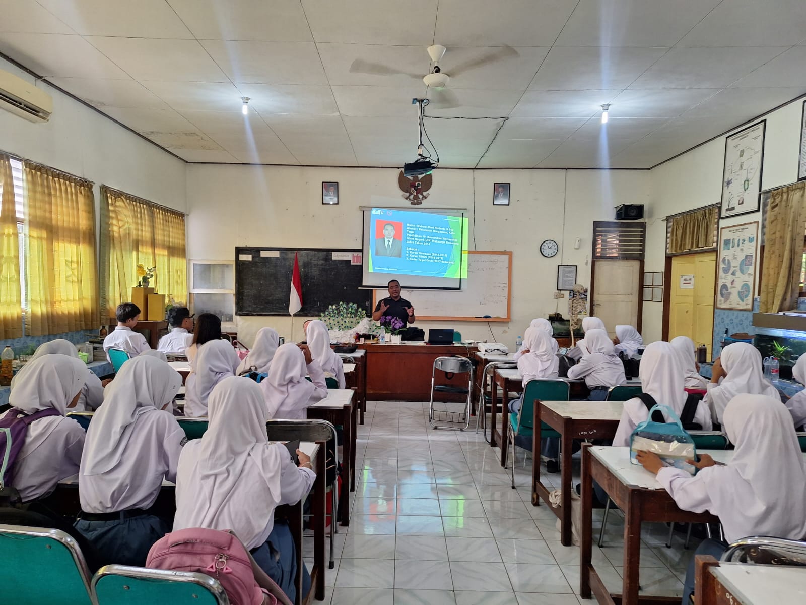Kader Adiwiyata SMA Negeri 4 Kota Tegal Dilatih Olah Sampah 