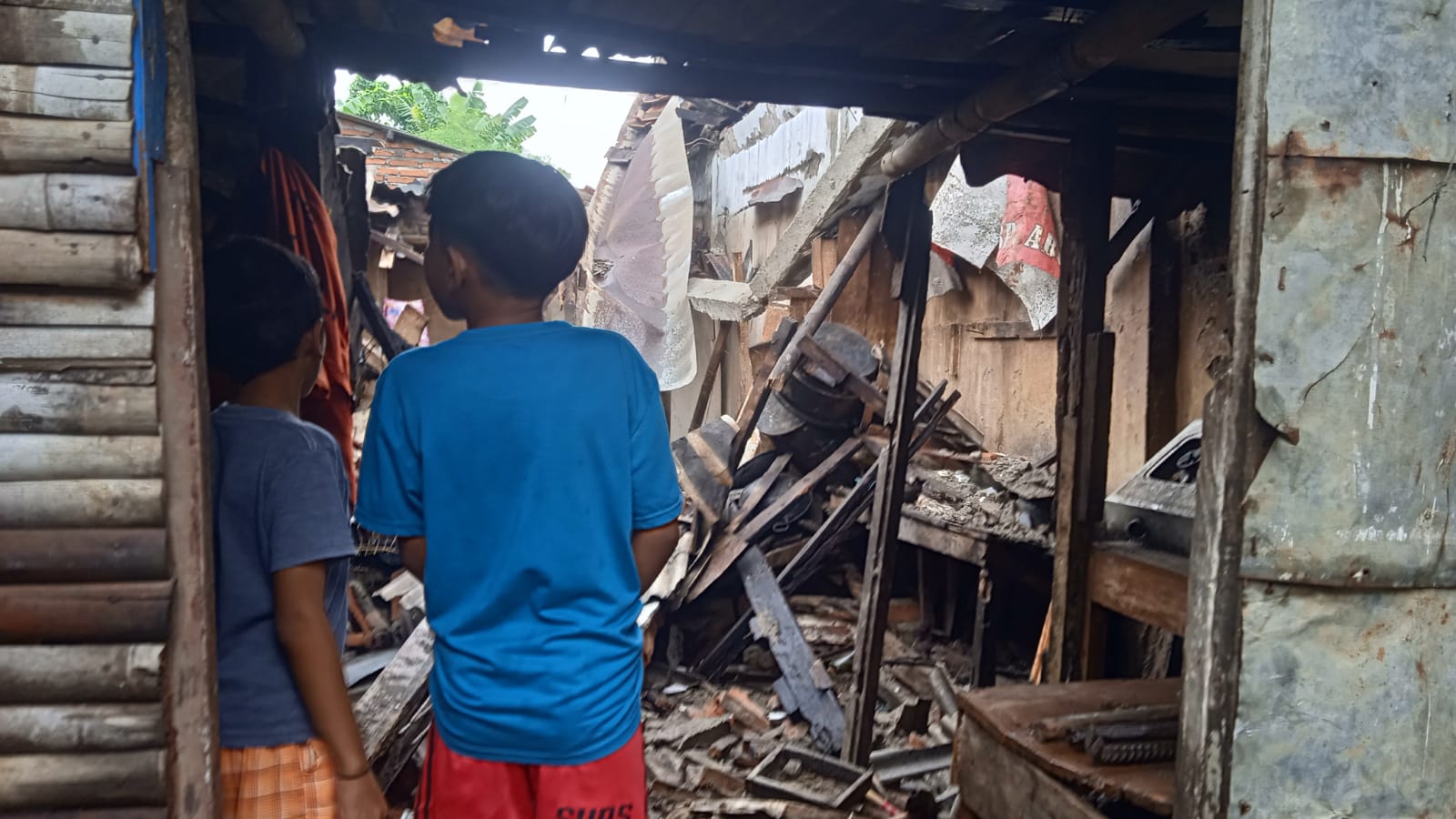 Wahyudi Tertimpa Reruntuhan SDN Proyonanggan 3 Batang Saat Sedang Masak 