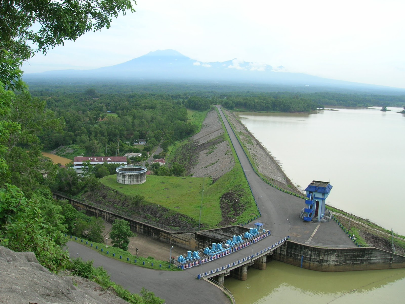 Waduk Gajah Mungkur Buka Spillway, Warga Sepanjang Bengawan Solo Diminta Waspada