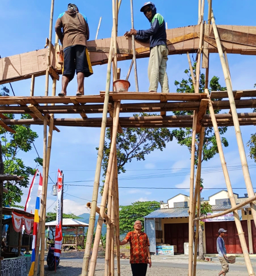 Pembangunan Gapura Kampung KB Desa Wanarata Kabupaten Pemalang Capai 50 %