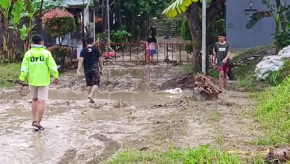 Tanggul Jebol di Meteseh, Banjir 1,5 Meter Rendam RW 26 Perumahan Dinar Indah Semarang 