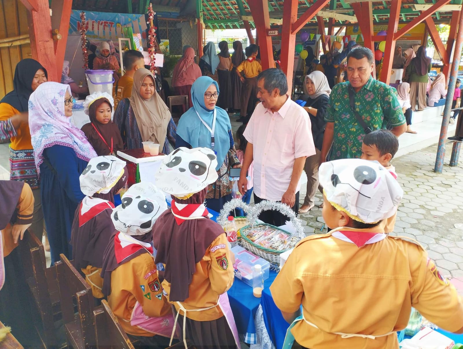 SD Negeri Kejambon 2  Kota Tegal Adakan Pentas Seni dan Market Day